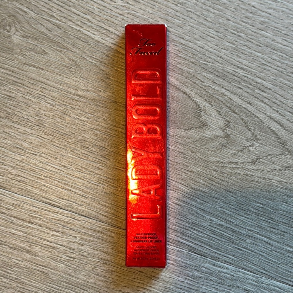 Too Faced Bold Lipliner in Lady Bold